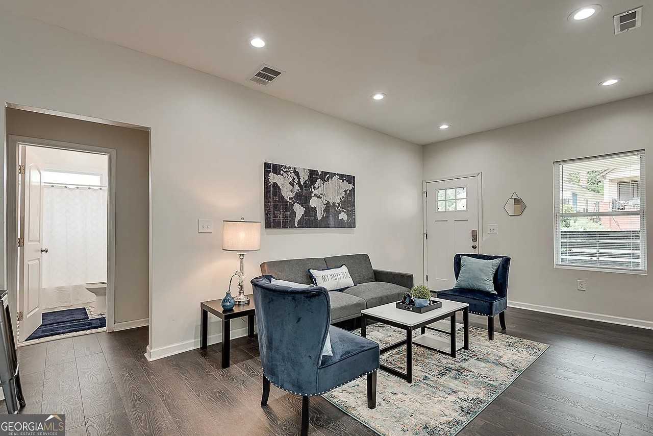 996 Fair St Sw - Photo 3 of 8