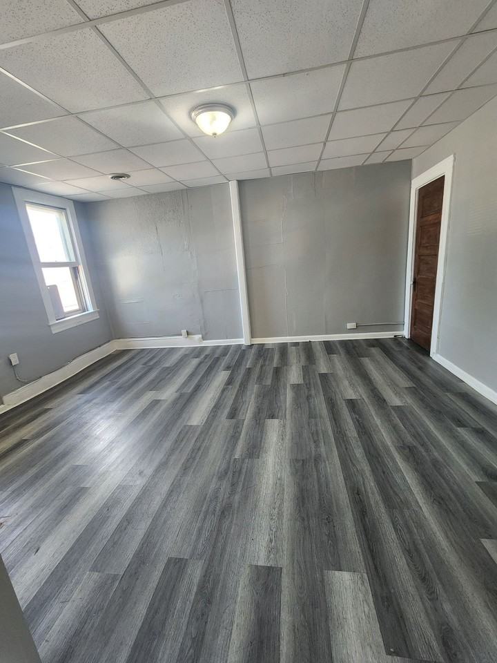 LARGE GROUND FLOOR 2 BEDROOM FOR RENT! - Photo 3 of 19