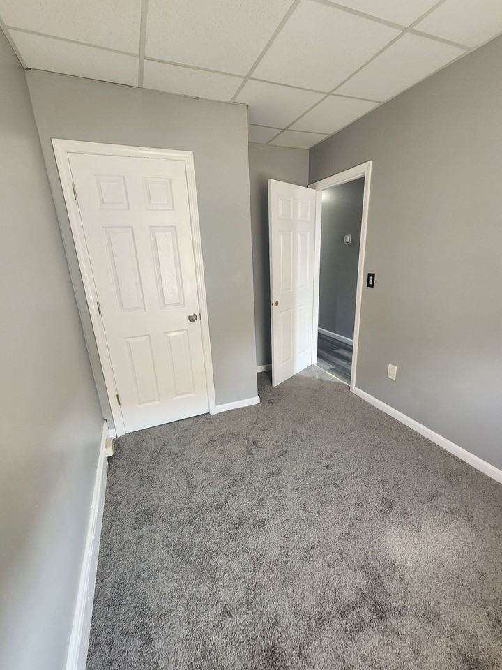 LARGE GROUND FLOOR 2 BEDROOM FOR RENT! - Photo 7 of 19