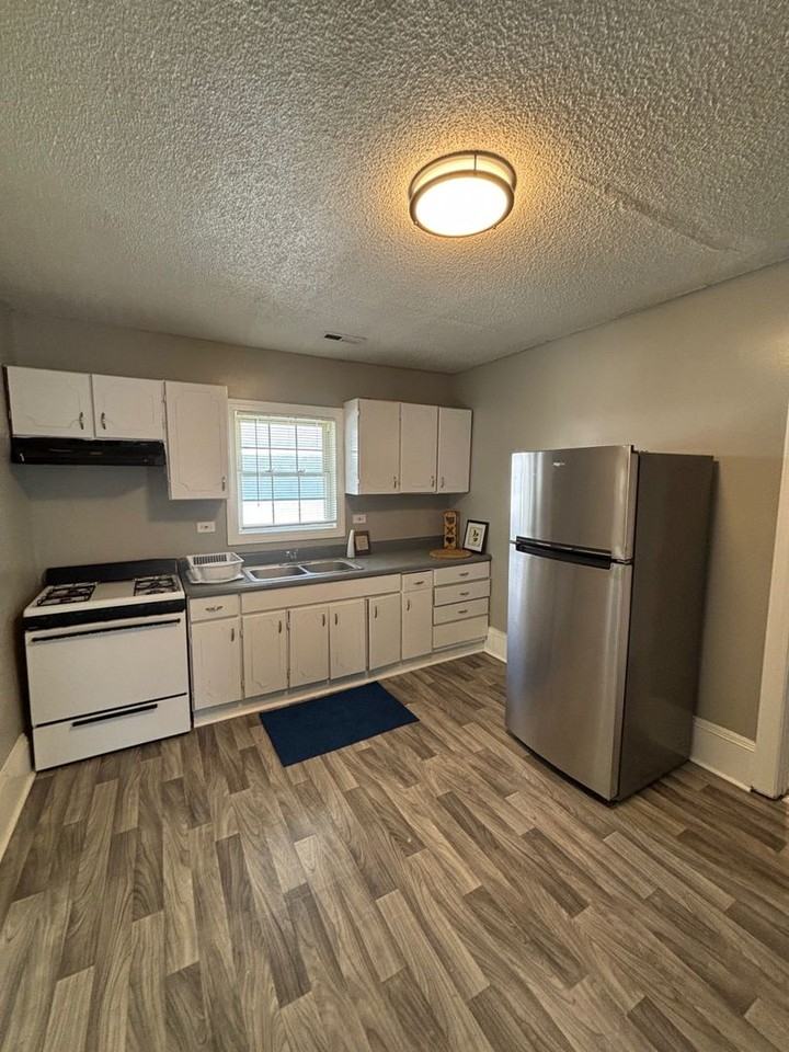 216 N King St - Photo 7 of 22