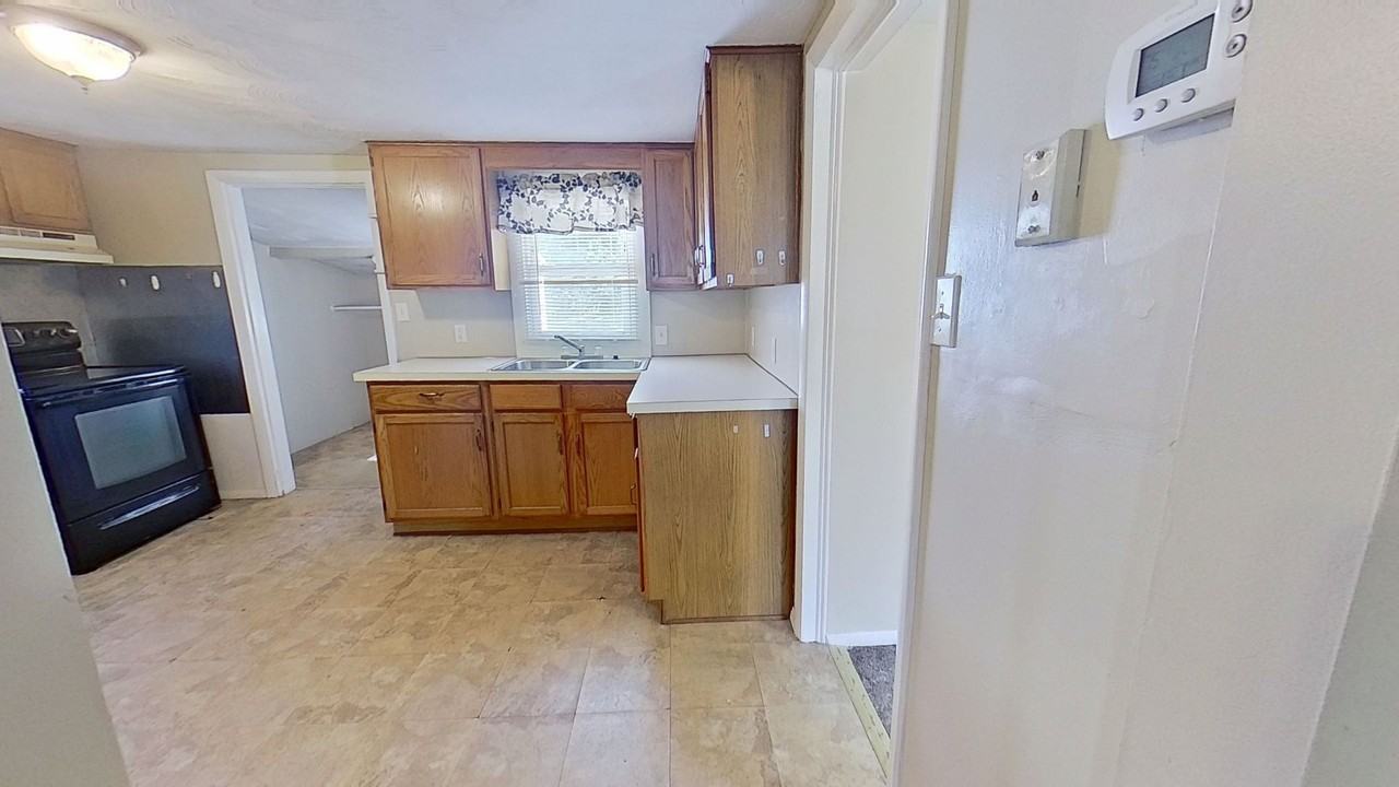 137 Pear Ave - Photo 2 of 6