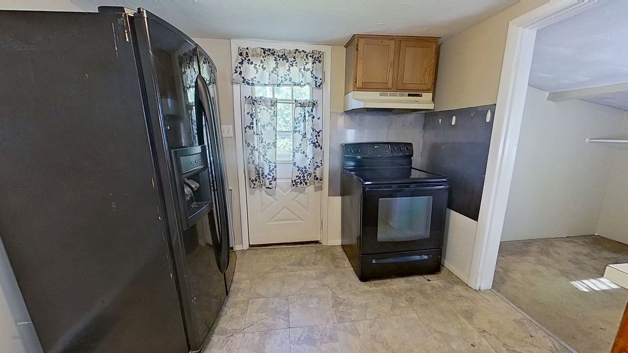 137 Pear Ave - Photo 3 of 6