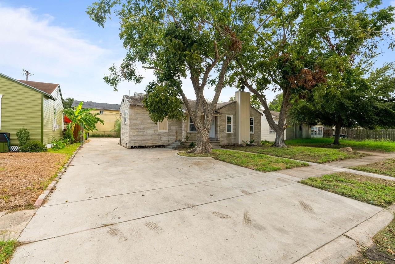 4106 Christie St - Photo 2 of 15