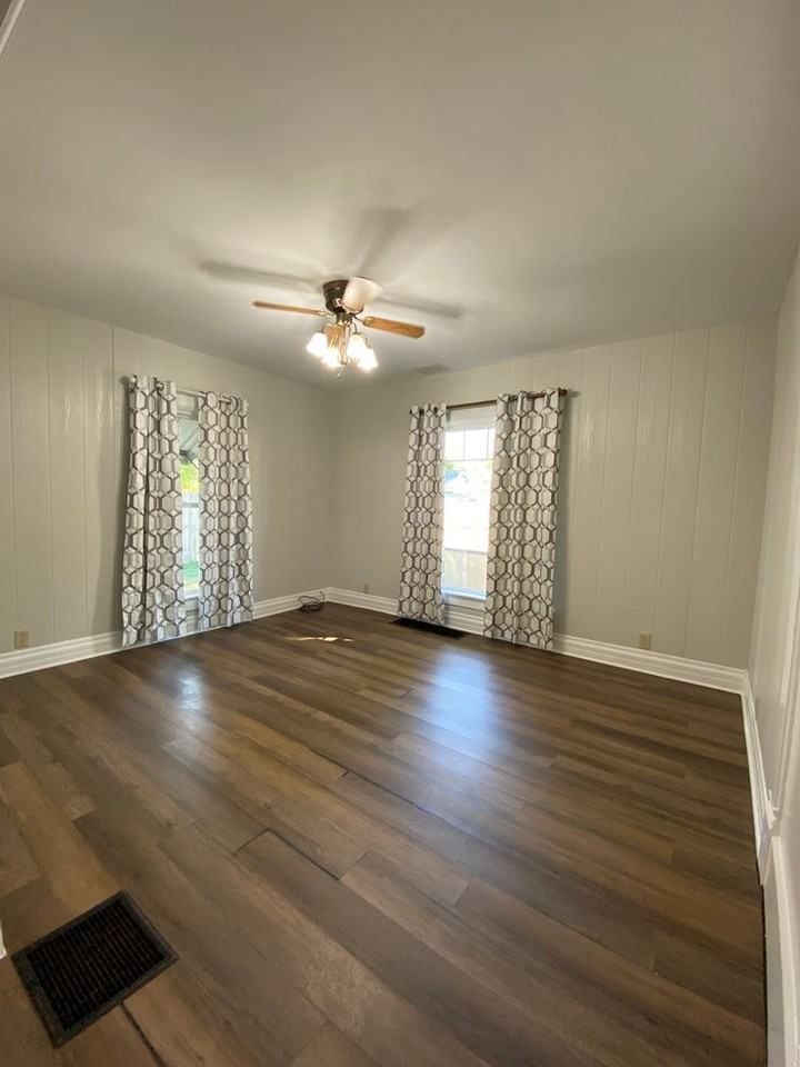 512 E Douglas St - Photo 4 of 15