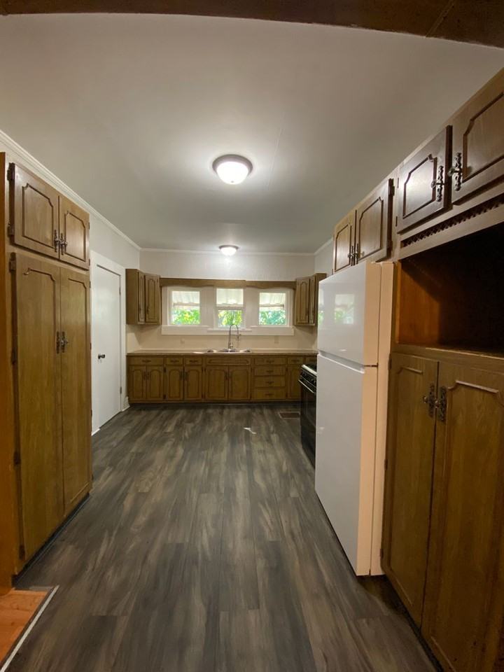 512 E Douglas St - Photo 6 of 15