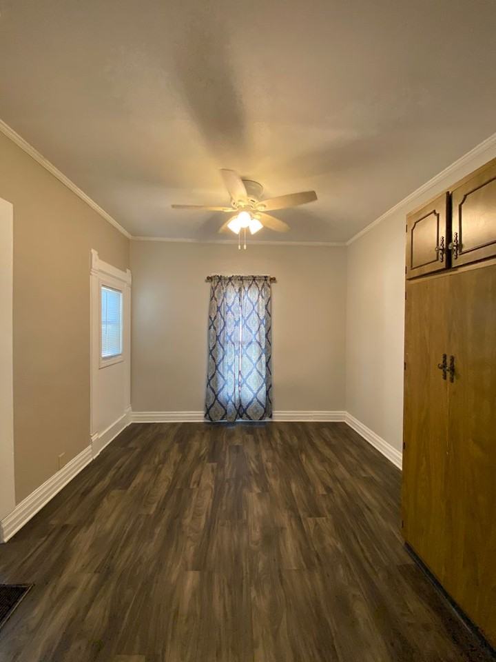 512 E Douglas St - Photo 7 of 15
