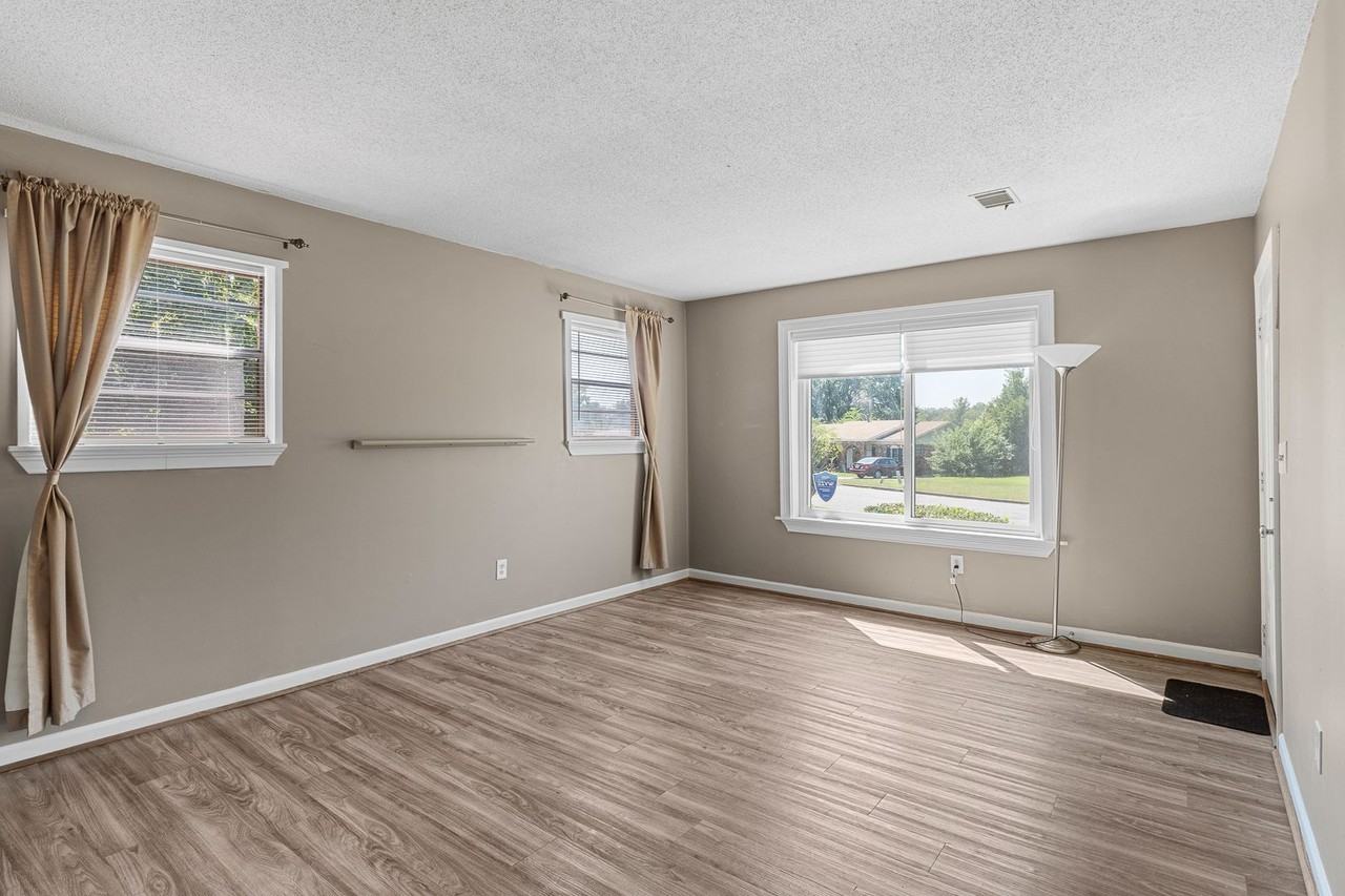 3615 Goldfinch Dr - Photo 4 of 30