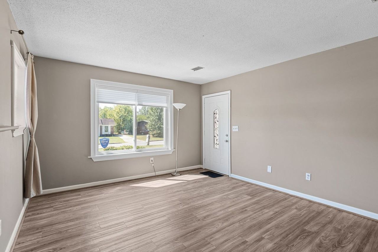 3615 Goldfinch Dr - Photo 5 of 30