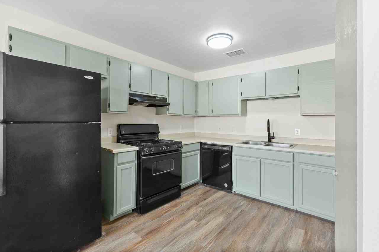 104 Lady Bird Ln #D - Photo 2 of 20