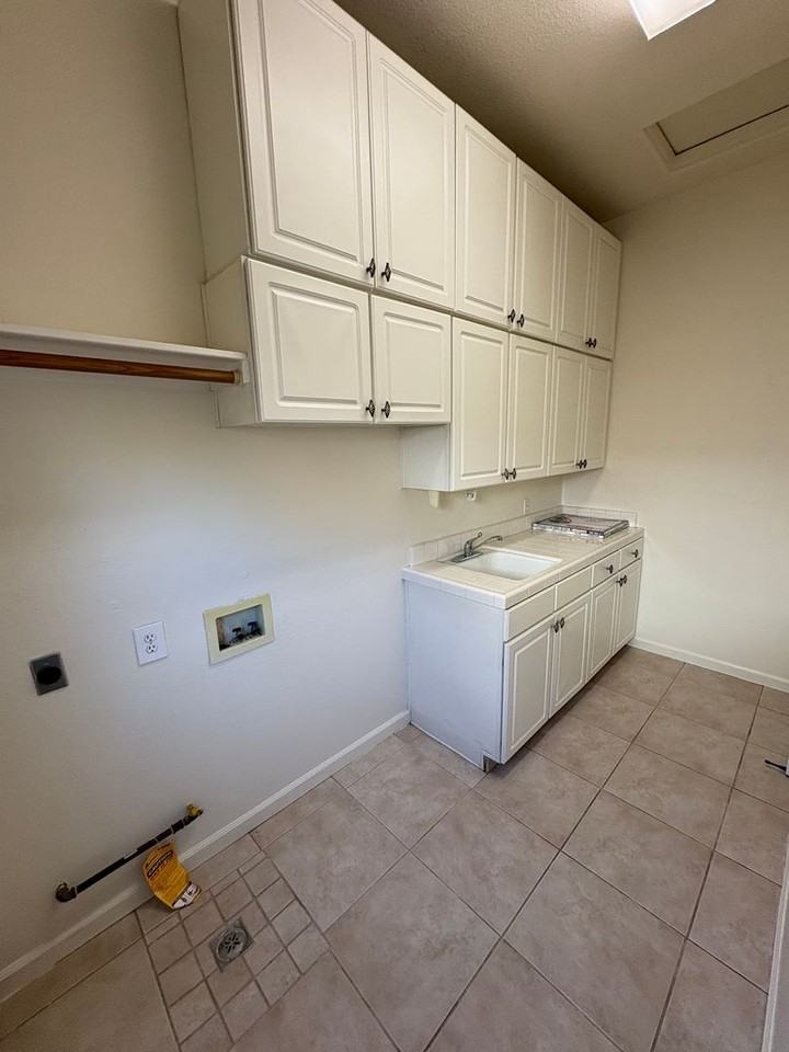 2511 S Peppertree St - Photo 5 of 41