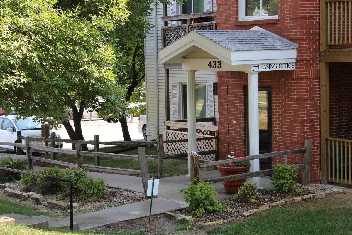 433 E Philip St - Photo 4 of 7