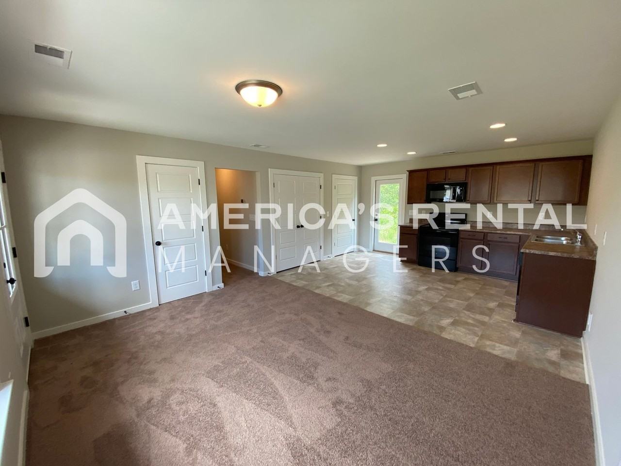 294 Sunlight Cir - Photo 3 of 19