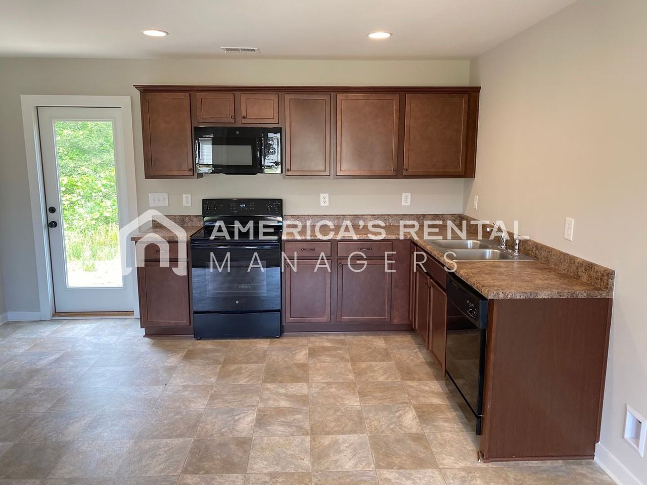 294 Sunlight Cir - Photo 5 of 19