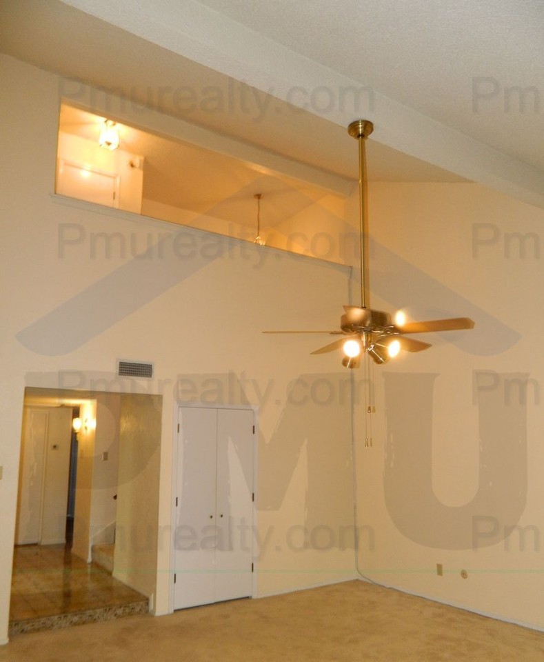718 Carriage Way - Photo 5 of 16