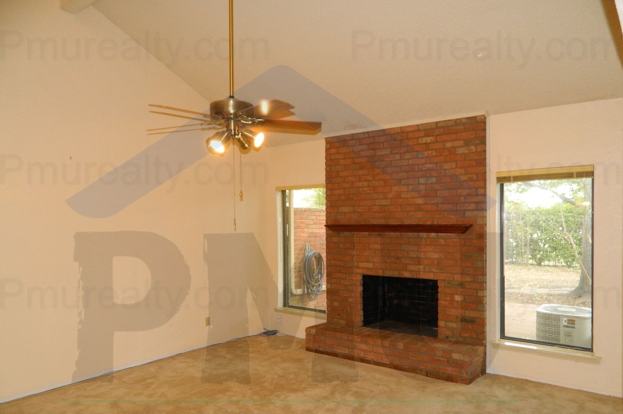 718 Carriage Way - Photo 6 of 16