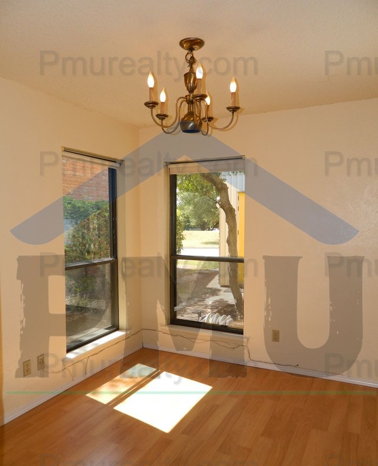 718 Carriage Way - Photo 7 of 16