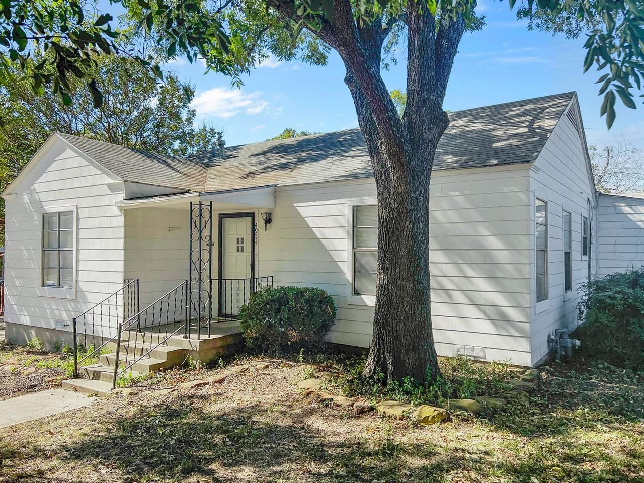 4924 Penrose Avenue - Photo 2 of 29