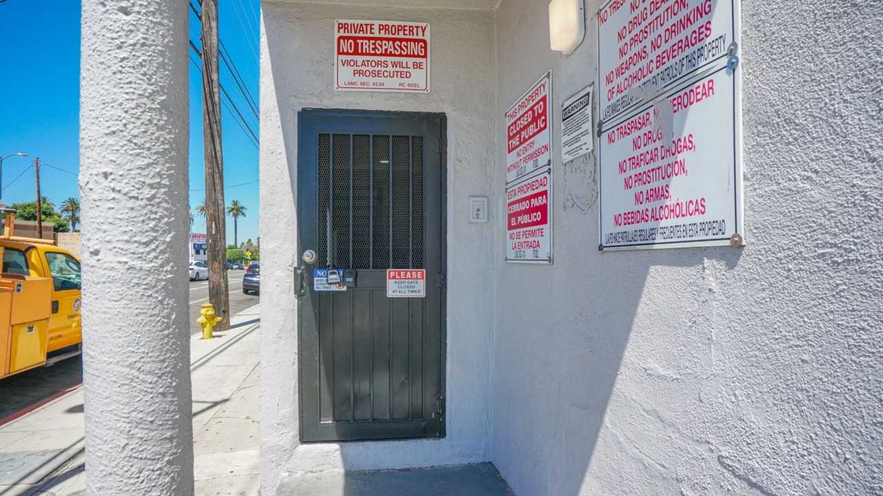 West Adams Studio Apartments - Photo 7 of 12