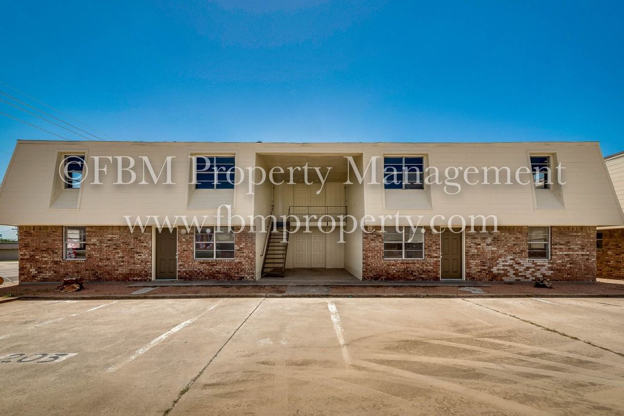 825 Tehuacana Dr #301