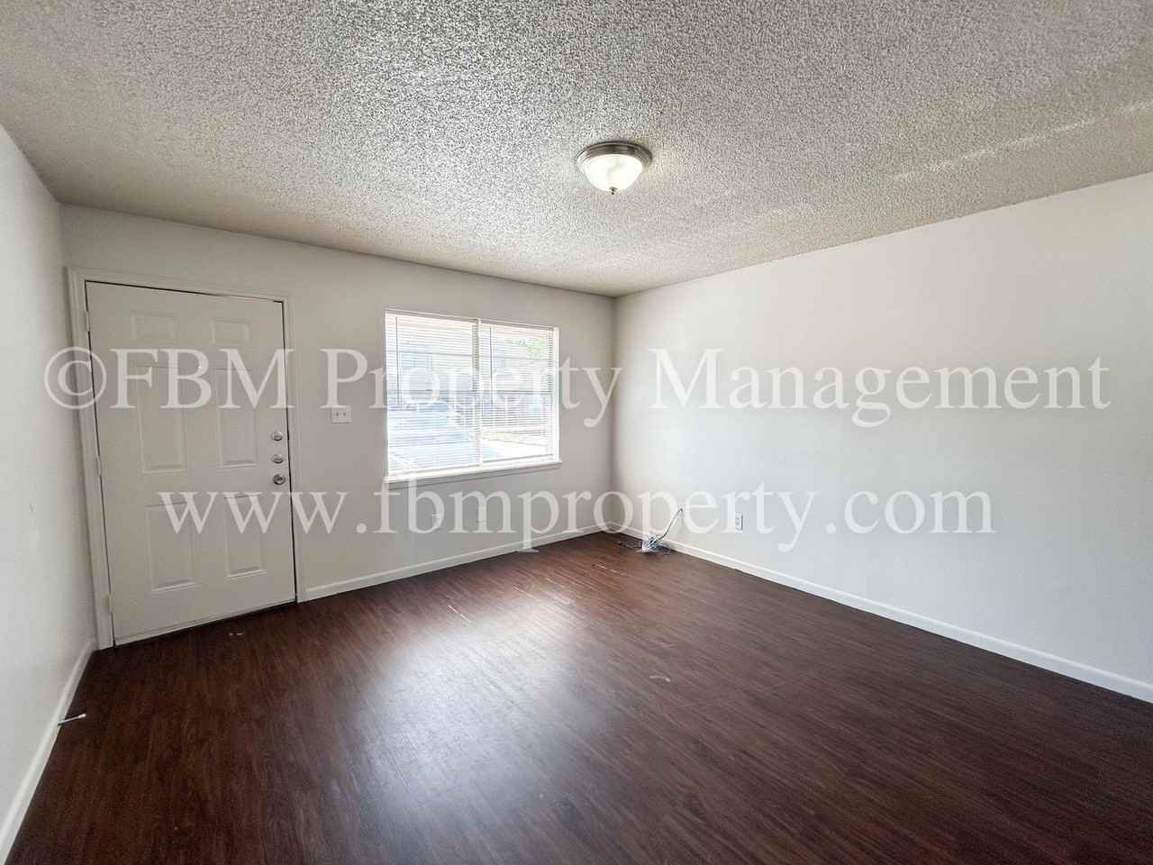 825 Tehuacana Dr #301 - Photo 3 of 11