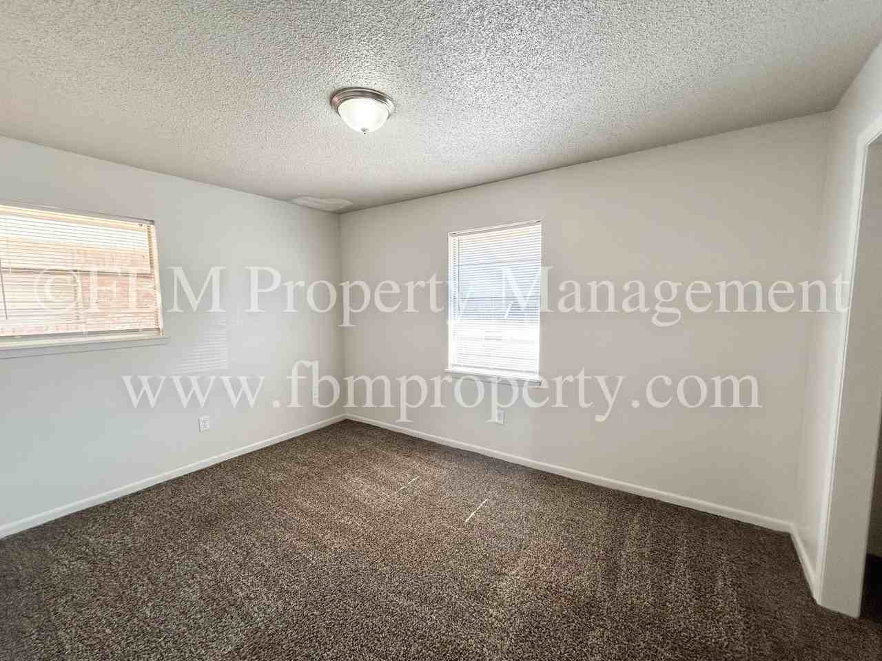 825 Tehuacana Dr #301 - Photo 7 of 11