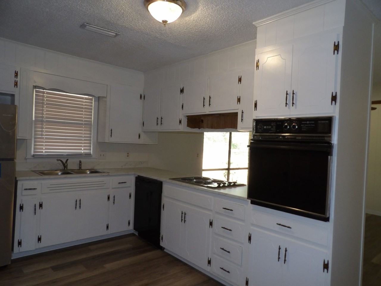 109 Victoria Dr - Photo 3 of 7