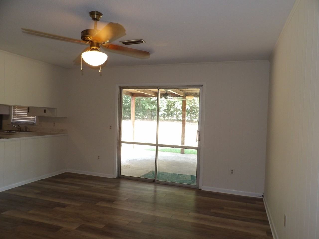 109 Victoria Dr - Photo 4 of 7