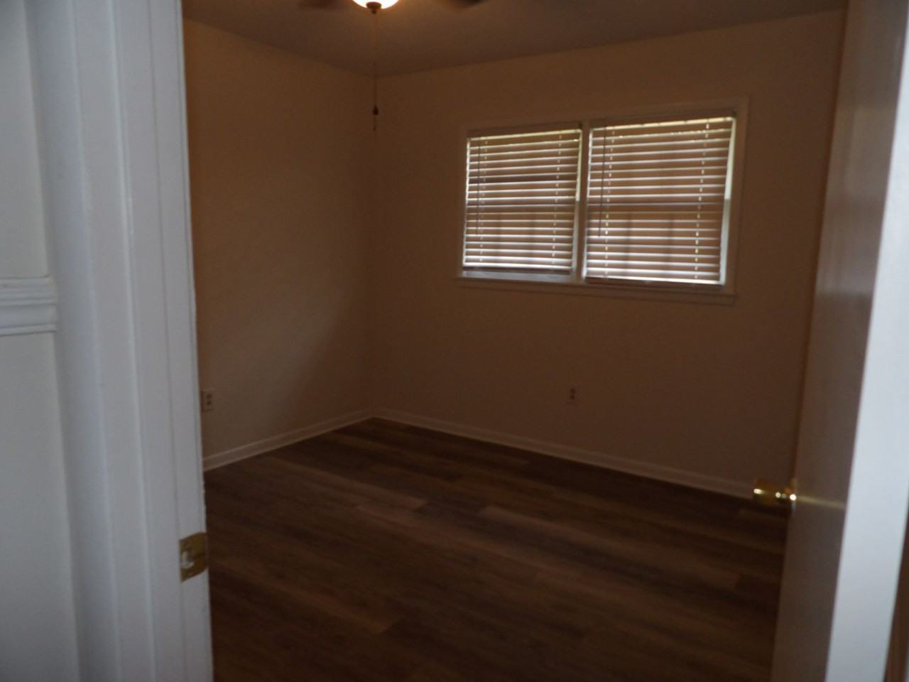 109 Victoria Dr - Photo 5 of 7