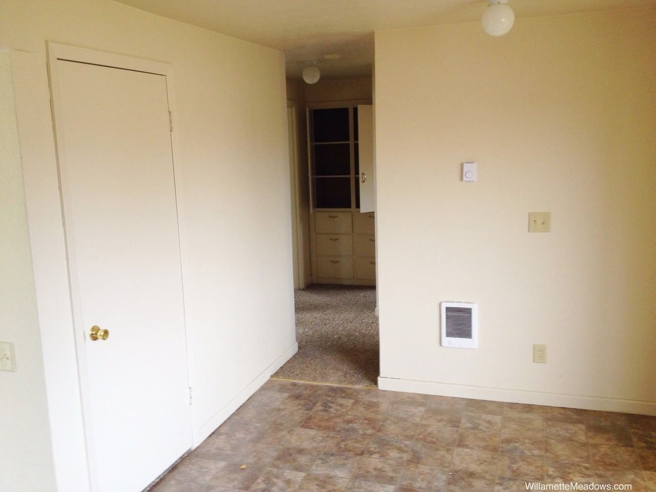 546 45th Pl Ne - Photo 3 of 19