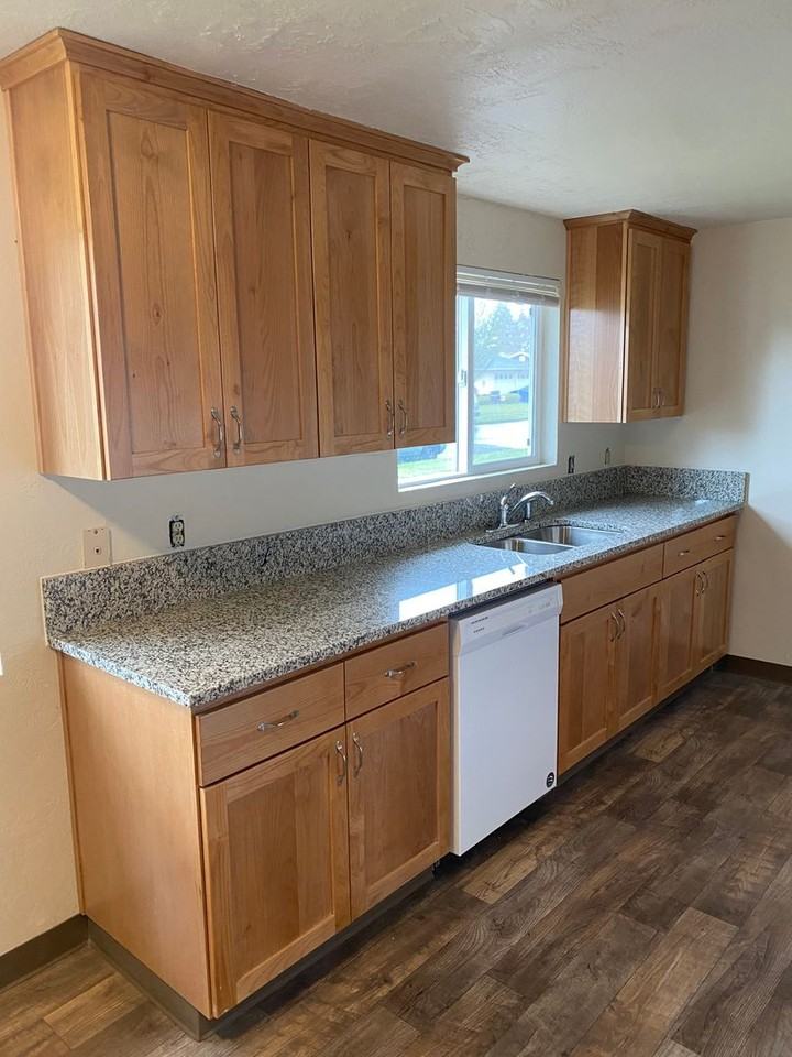 546 45th Pl Ne - Photo 5 of 19