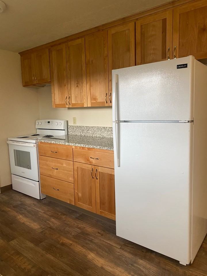 546 45th Pl Ne - Photo 6 of 19