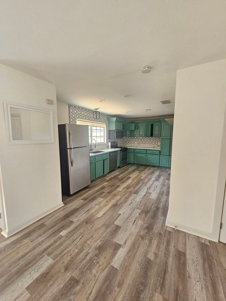 5023 Sunburst St - Photo 2 of 32