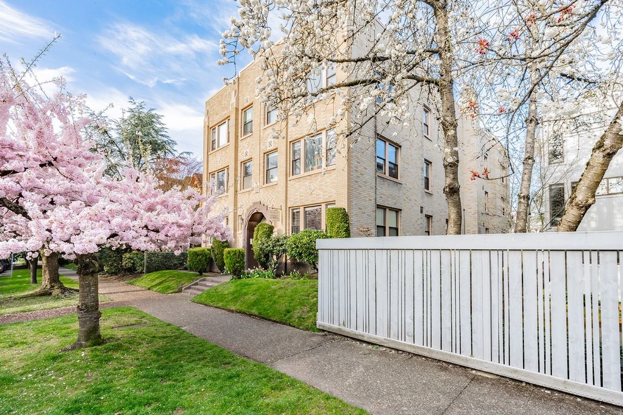 Dixonian - Photo 4 of 6