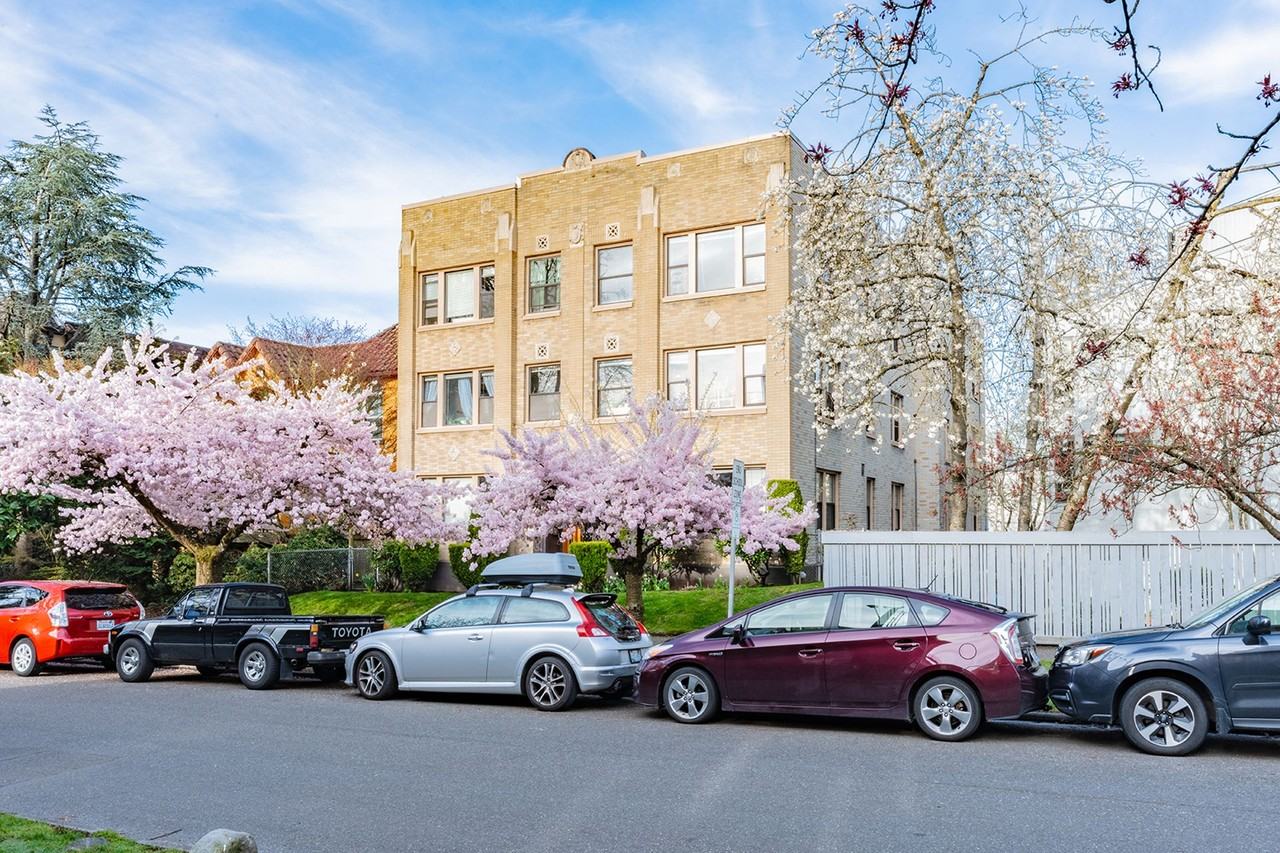 Dixonian - Photo 6 of 6