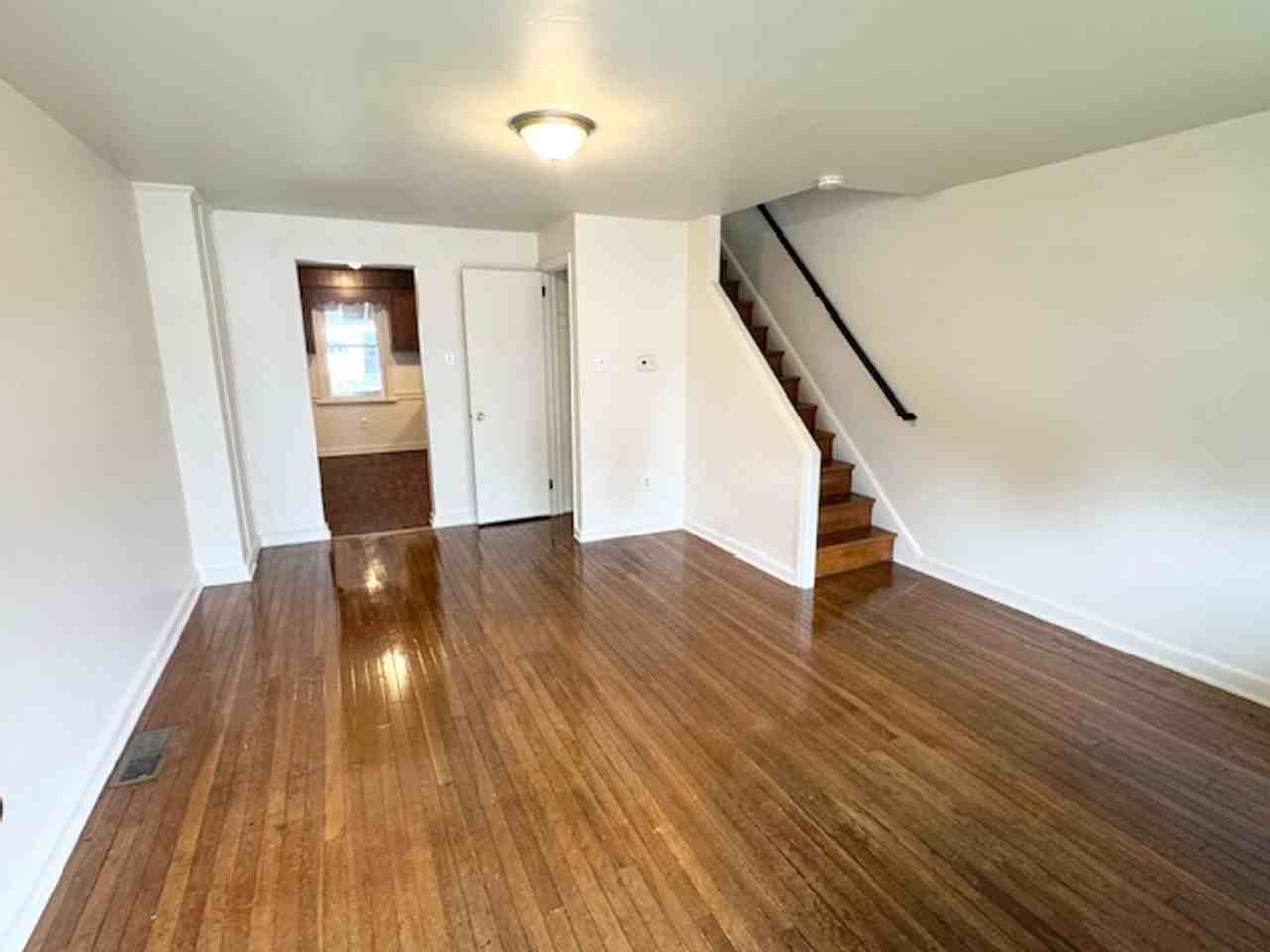1037 Saint Joseph St - Photo 3 of 10
