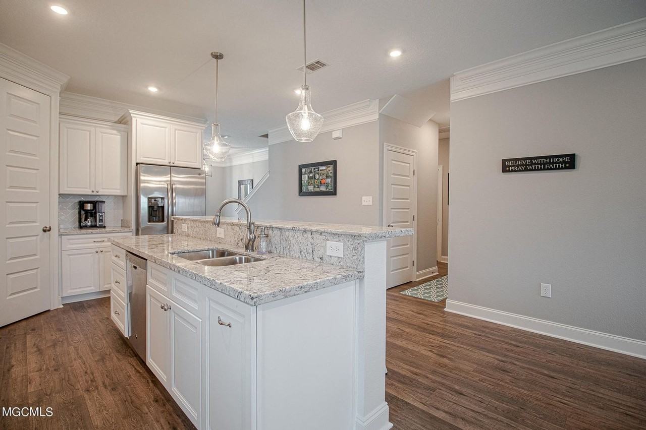 115 Westwind Ct - Photo 2 of 20