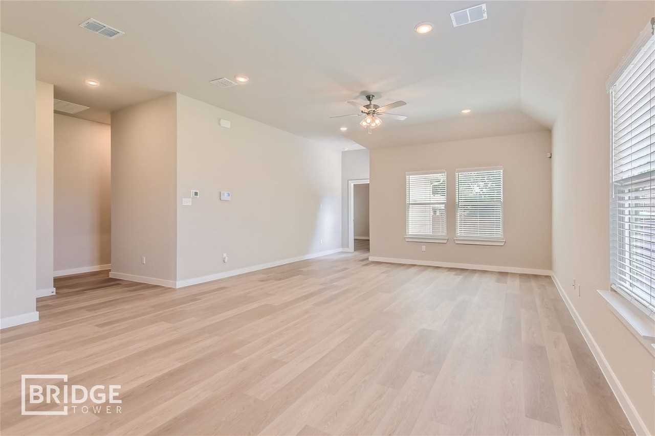 4702 Deadwood Dr - Photo 2 of 20