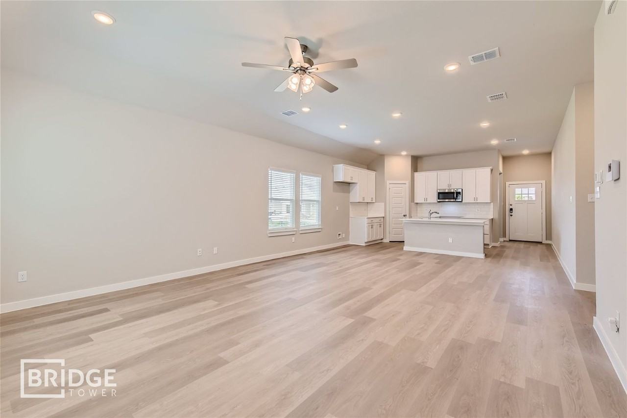 4702 Deadwood Dr - Photo 3 of 20