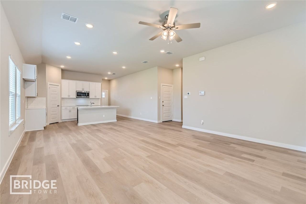 4702 Deadwood Dr - Photo 4 of 20