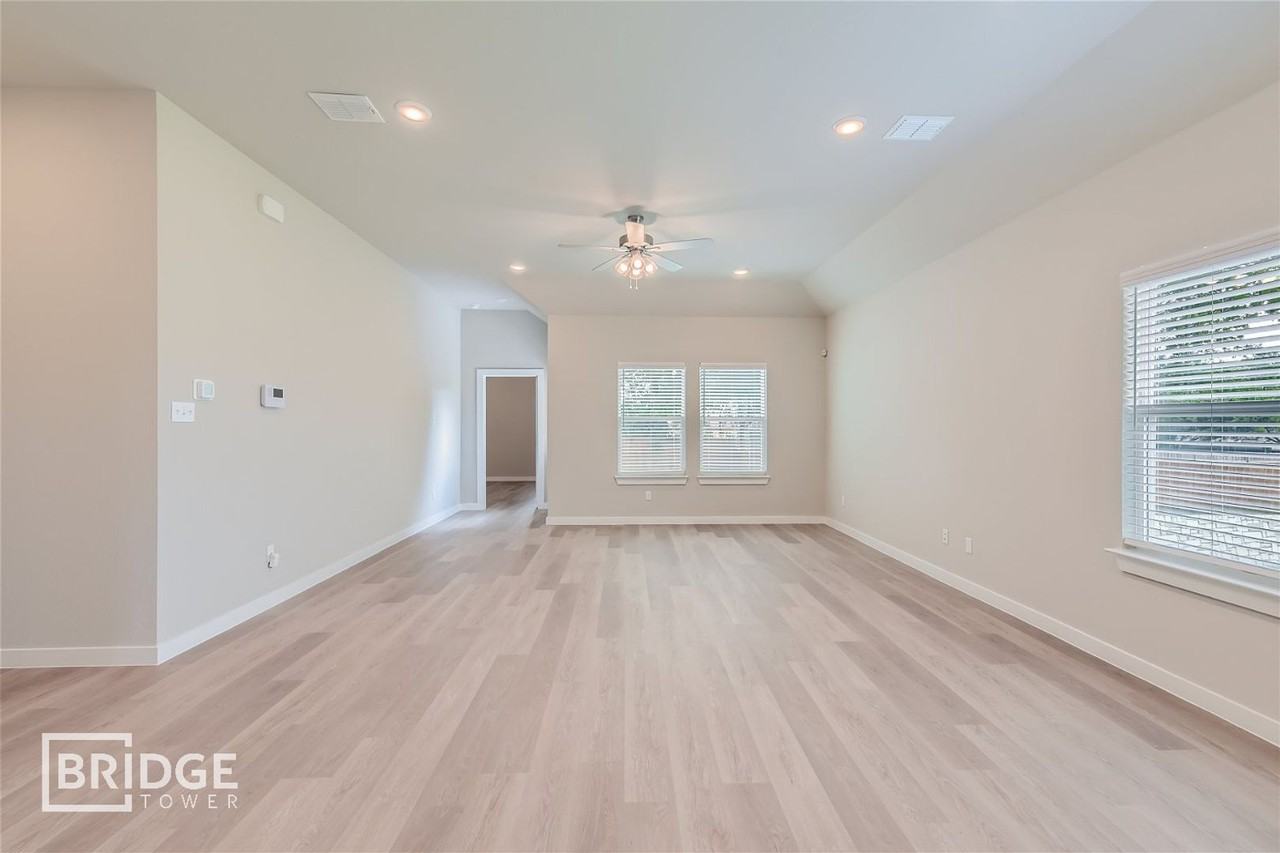4702 Deadwood Dr - Photo 5 of 20