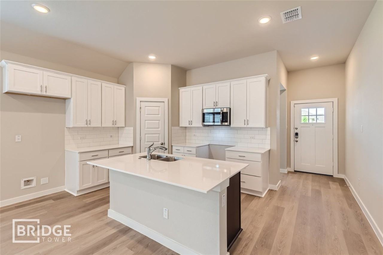 4702 Deadwood Dr - Photo 6 of 20