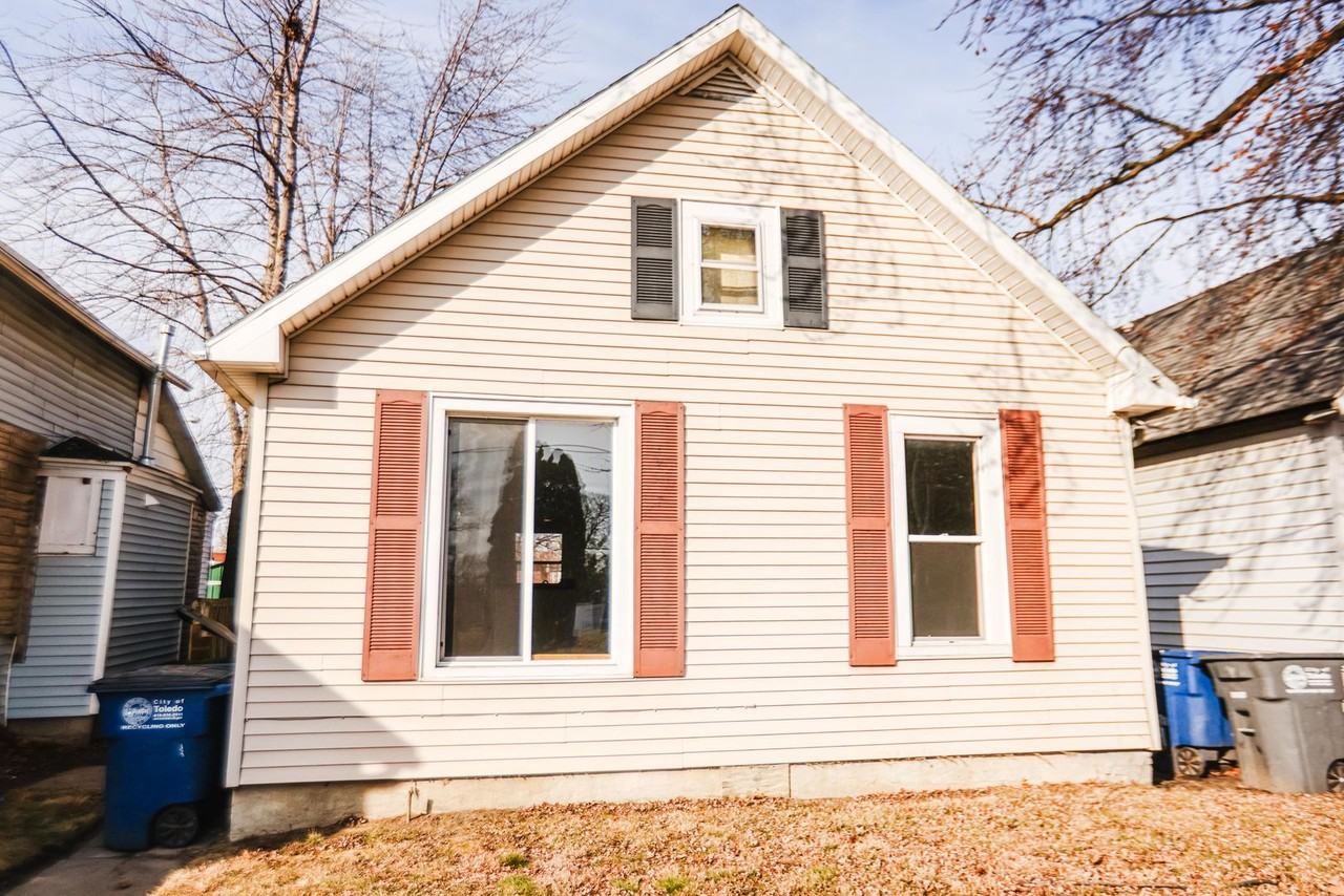 1615 Starr Ave - Photo 2 of 9