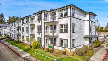 featured image of 1323 Sw Cherry Park Rd