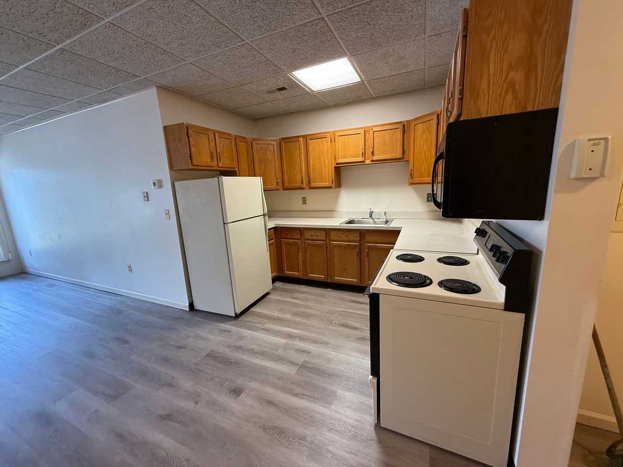 73 Old County Rd - Photo 3 of 7