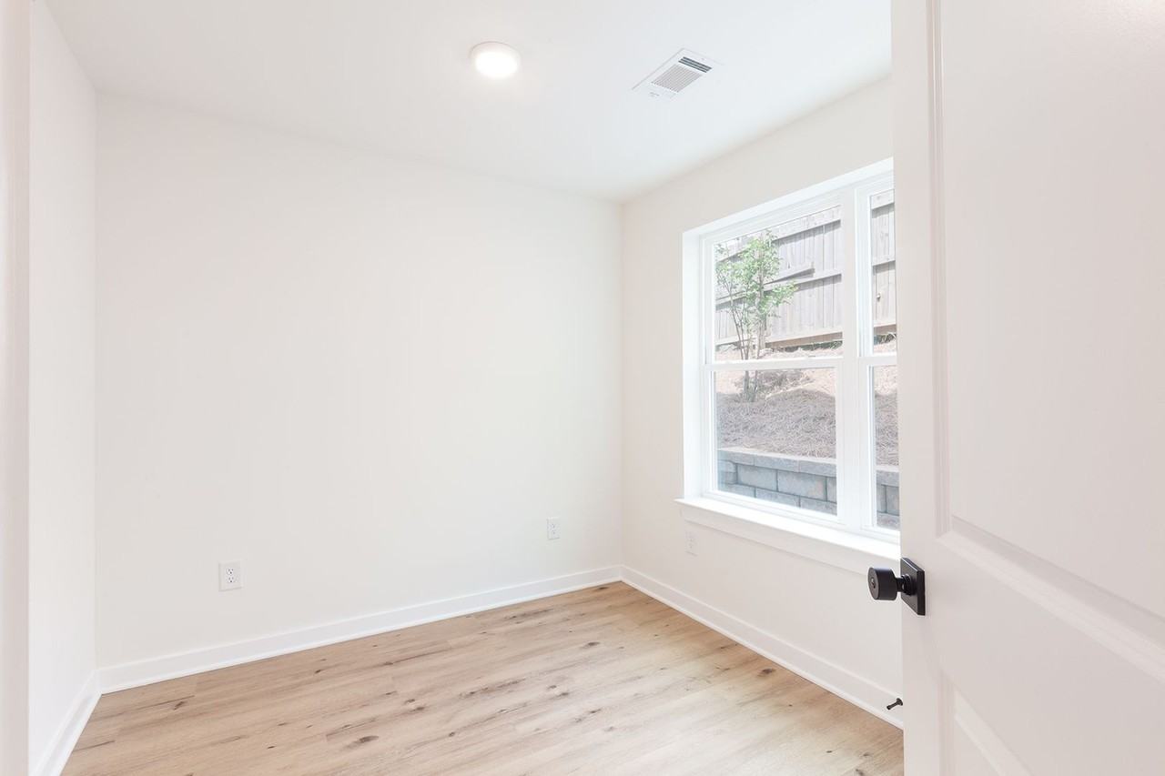 402 Mcdonough Blvd Se - Photo 5 of 30