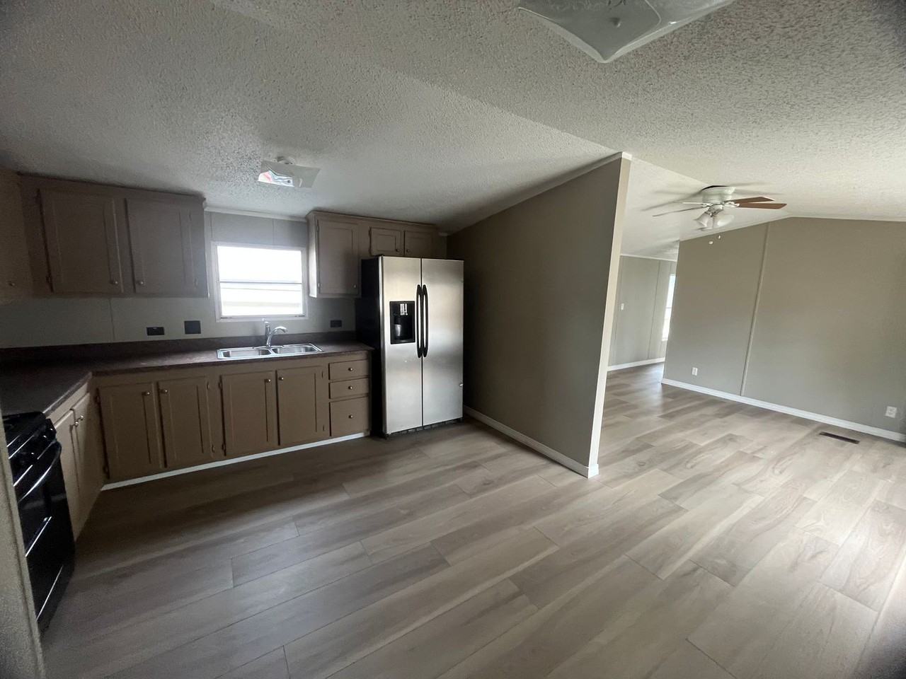 2885 E Midway Blvd #1505 - Photo 3 of 4