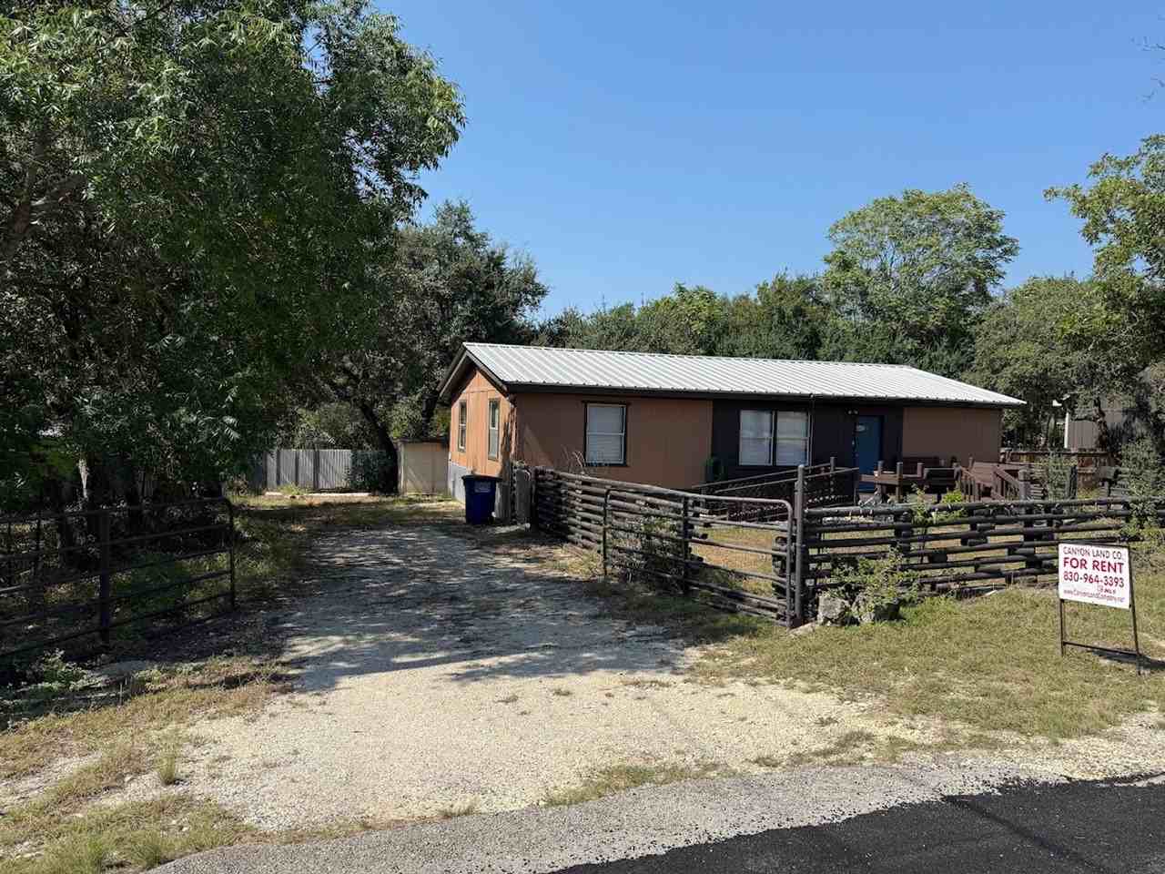 442 Buckhorn Dr - Photo 3 of 26