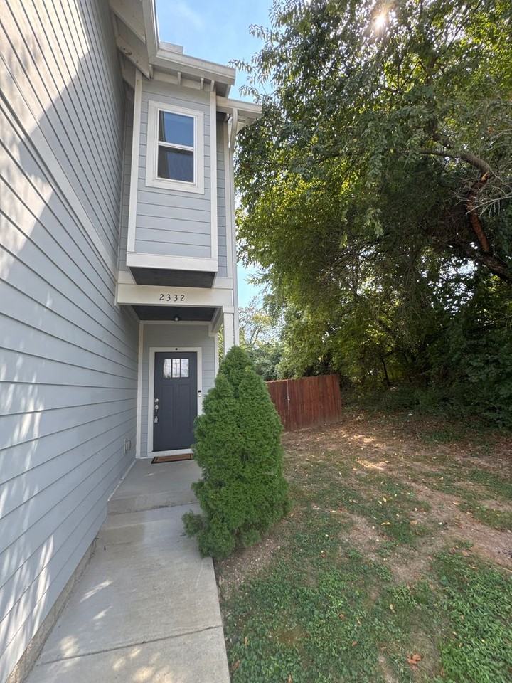 2332 Oak Ct - Photo 2 of 29