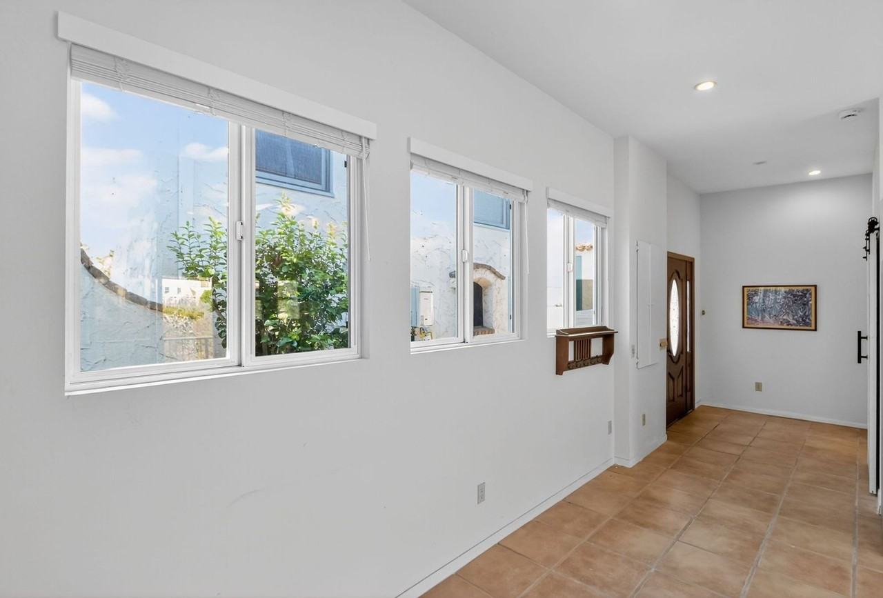 4184 Rochester Rd - Photo 3 of 20