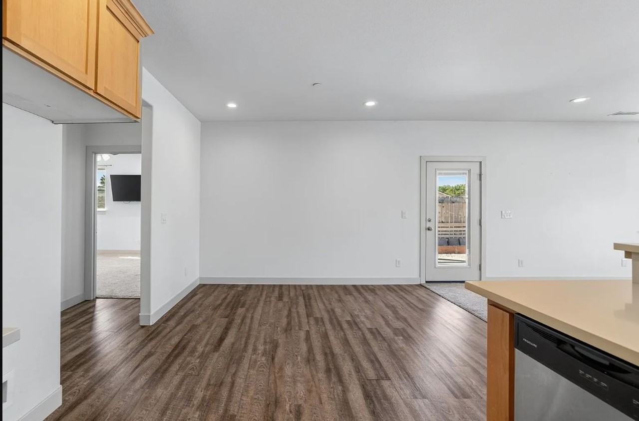 19009 Compass Dr - Photo 5 of 37